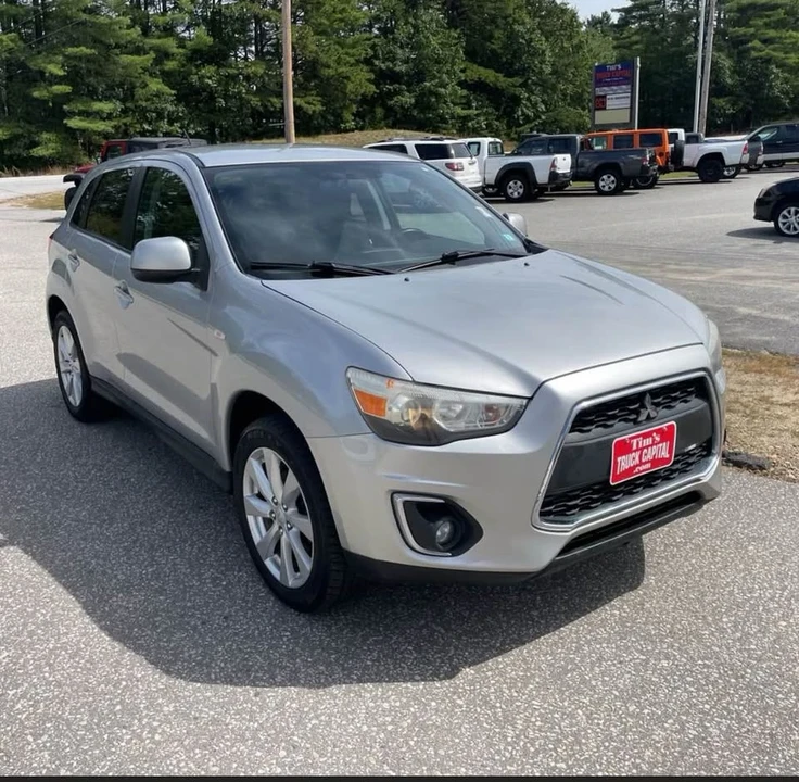 2013 Mitsubishi Outlander - Image 2 of 20