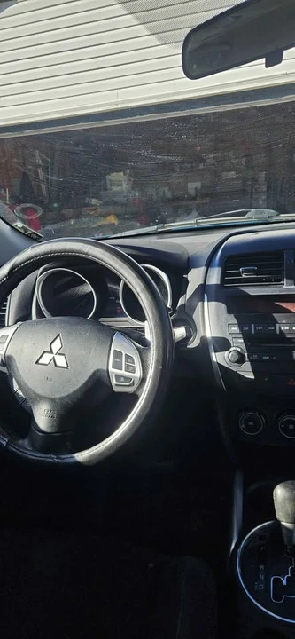 2013 Mitsubishi Outlander - Image 10 of 13