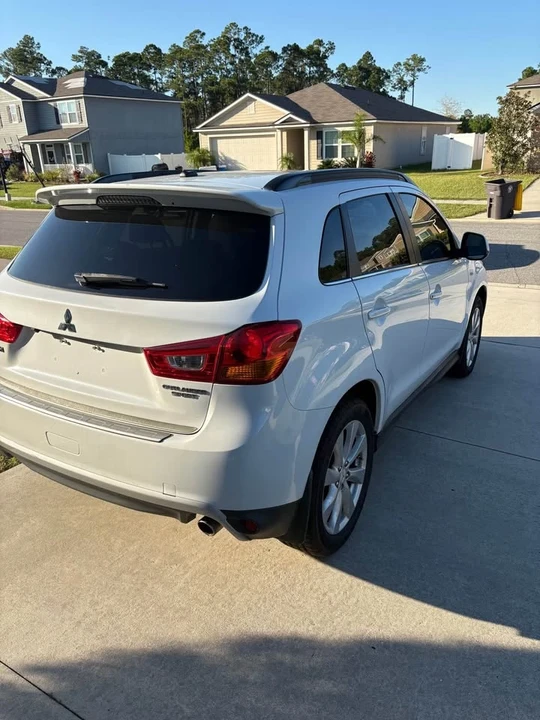 2013 Mitsubishi Outlander - Image 2 of 9