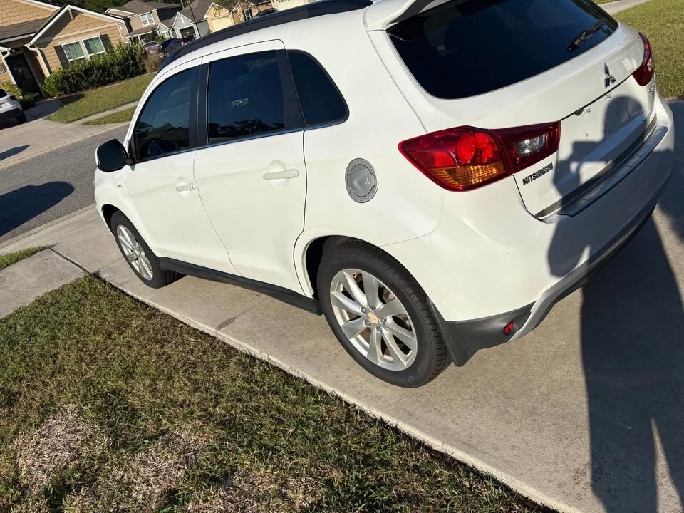2013 Mitsubishi Outlander - Image 3 of 9