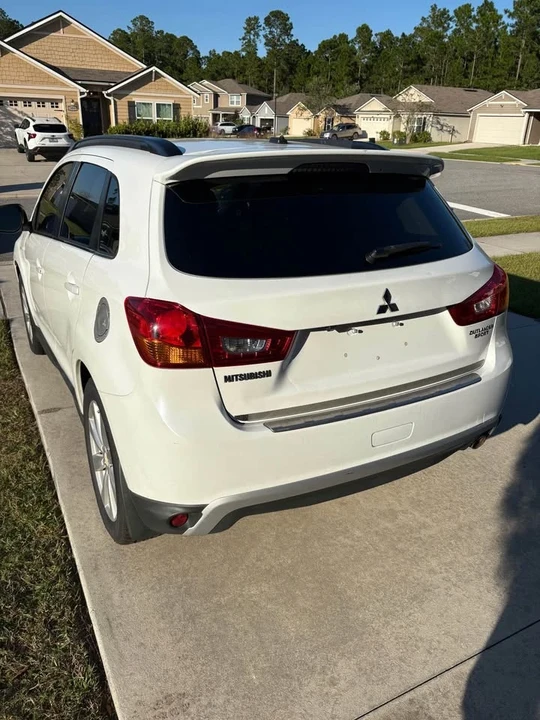 2013 Mitsubishi Outlander - Image 5 of 9