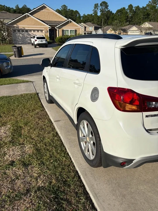 2013 Mitsubishi Outlander - Image 4 of 9