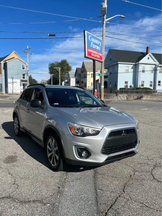 2013 Mitsubishi Outlander - Image 3 of 12