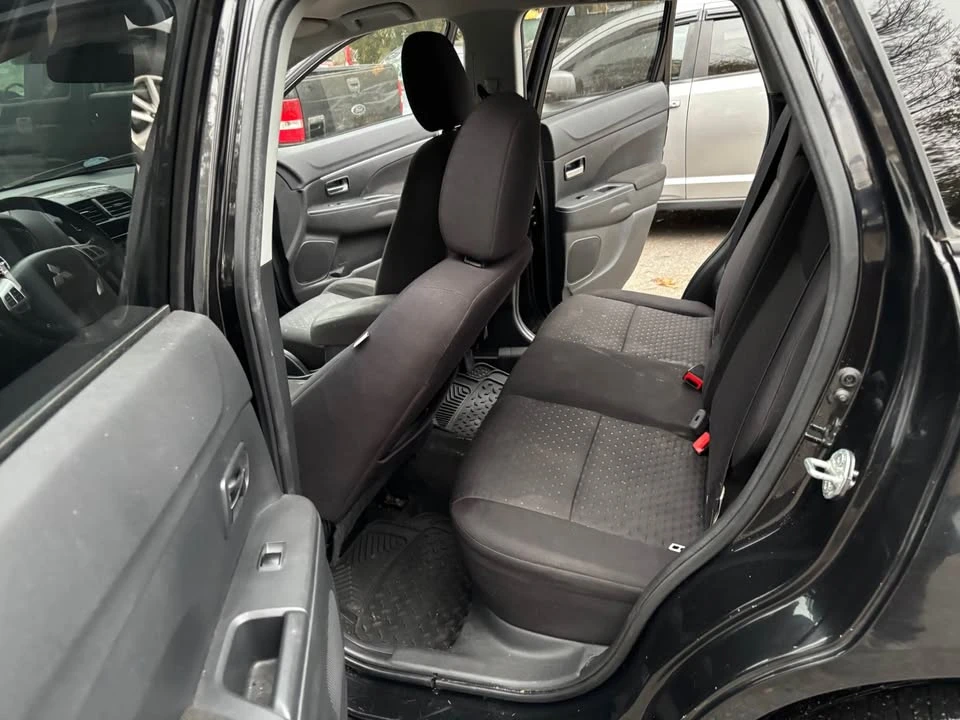 2013 Mitsubishi Outlander - Image 10 of 16