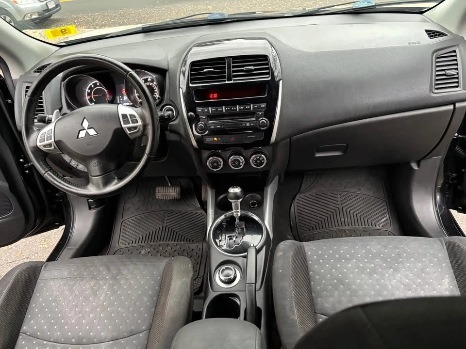 2013 Mitsubishi Outlander - Image 8 of 16