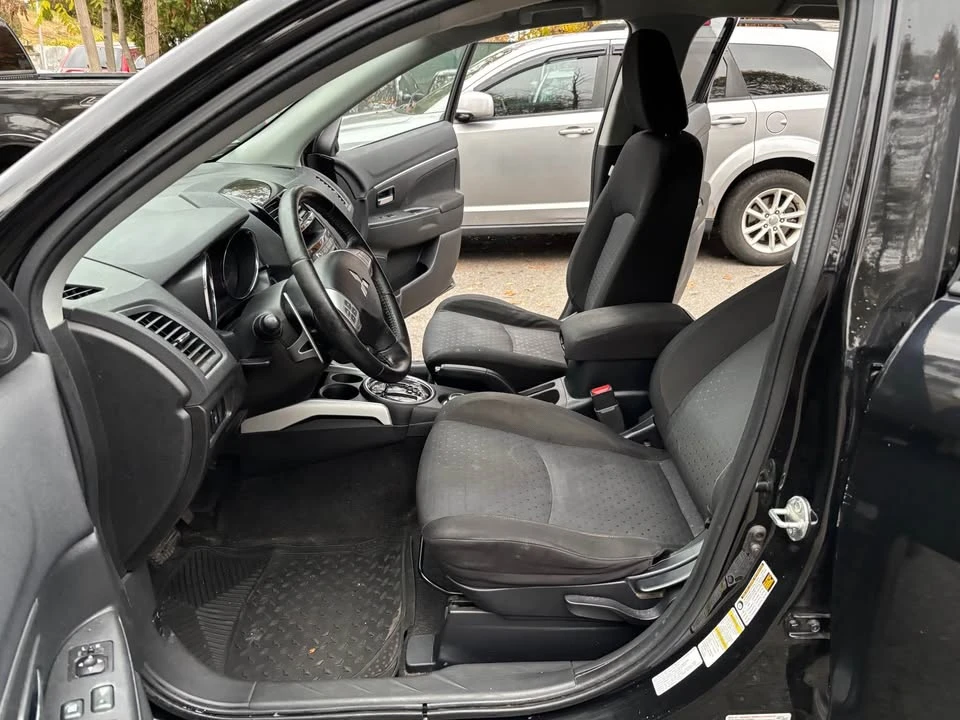 2013 Mitsubishi Outlander - Image 9 of 16