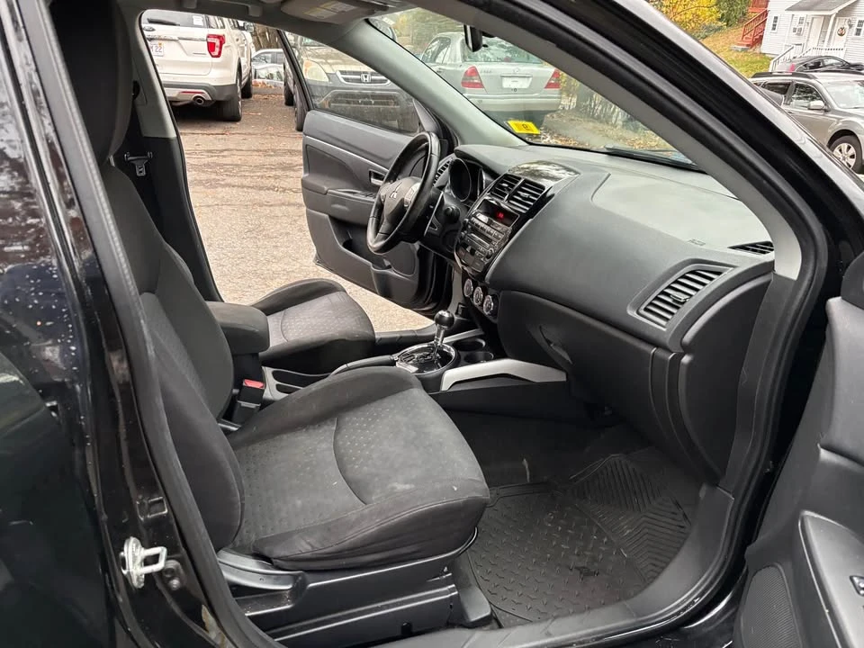 2013 Mitsubishi Outlander - Image 11 of 16