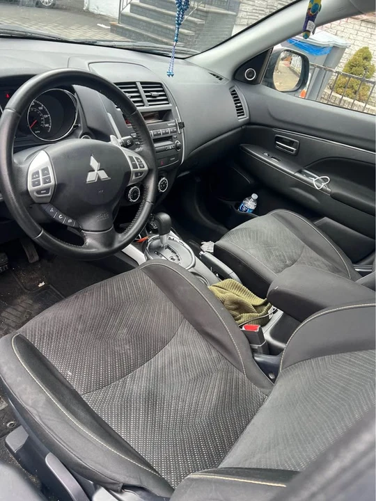 2013 Mitsubishi Outlander - Image 3 of 11