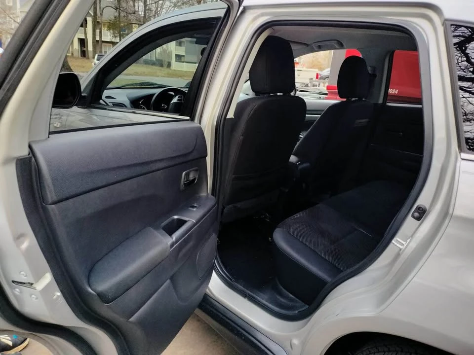 2013 Mitsubishi Outlander - Image 7 of 9
