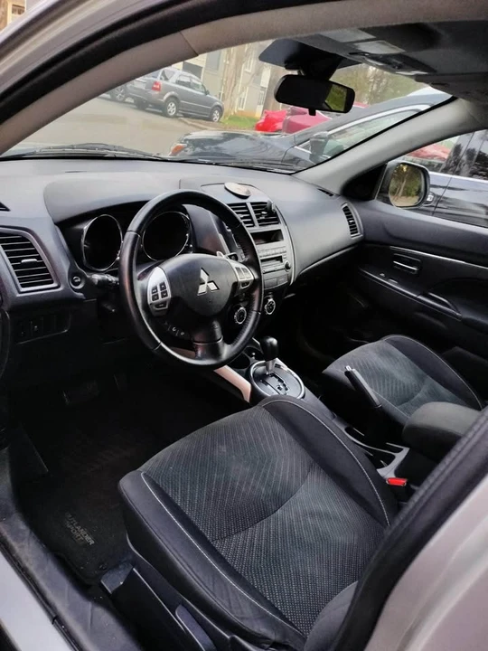 2013 Mitsubishi Outlander - Image 8 of 9