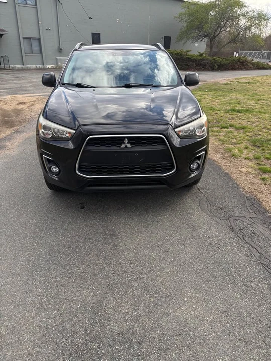 2013 Mitsubishi Outlander - Image 2 of 8