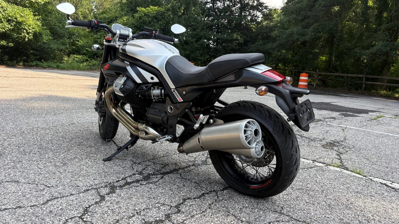 2013 Moto Guzzi V7 (2007+) - Image 10 of 31