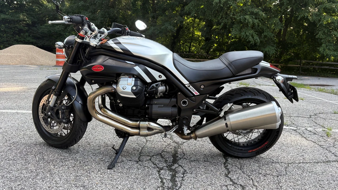 2013 Moto Guzzi V7 (2007+) - Image 11 of 31