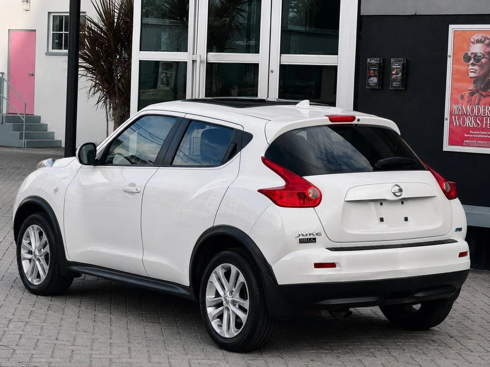 2013 Nissan Juke - Image 6 of 16