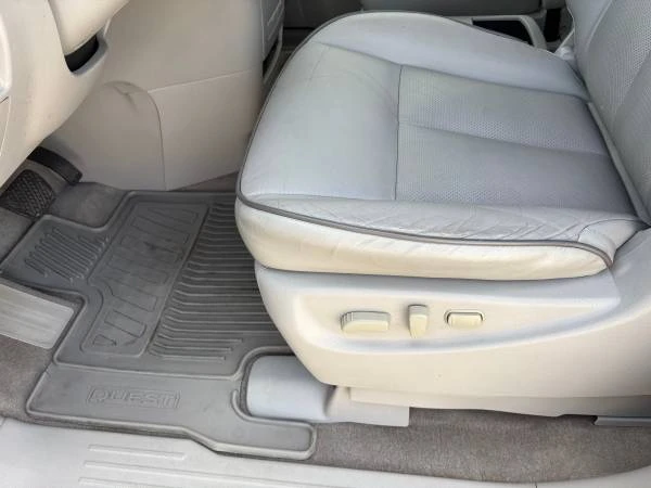 2013 Nissan Quest - Image 10 of 31