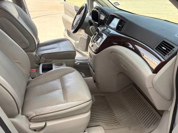 2013 Nissan Quest - Image 13 of 31