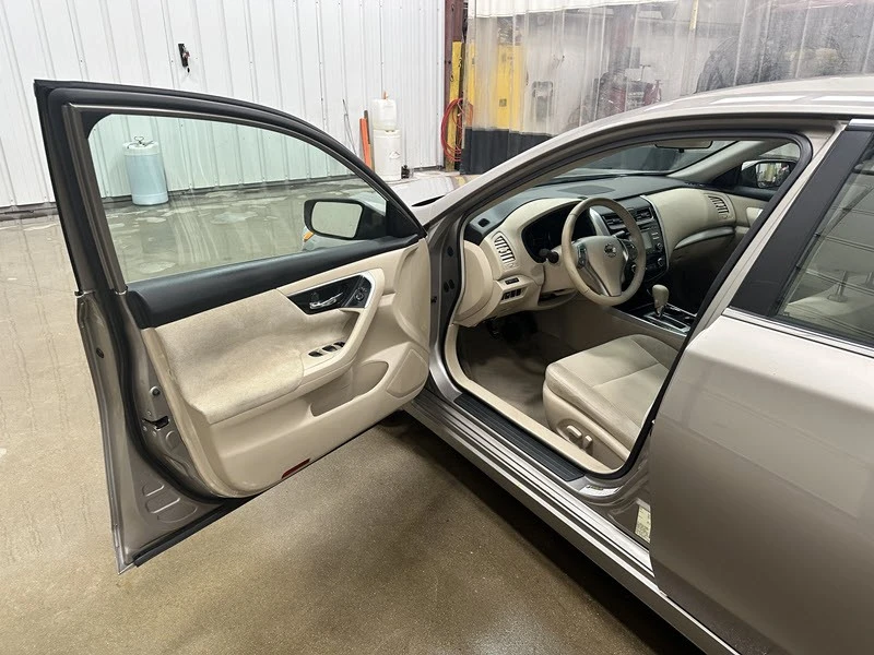 2013 Nissan Altima - Image 7 of 21