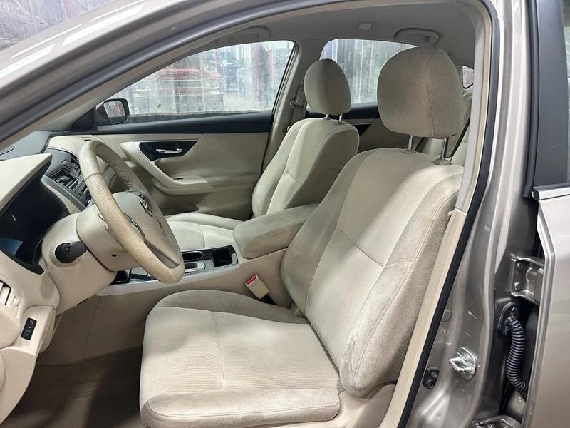 2013 Nissan Altima - Image 9 of 21