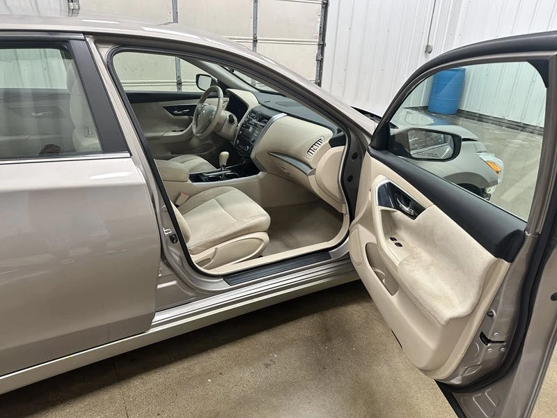 2013 Nissan Altima - Image 16 of 21