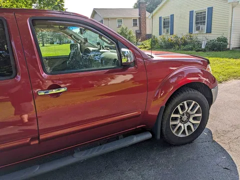 2013 Nissan Frontier Crew Cab SL Pickup 4D 6 ft