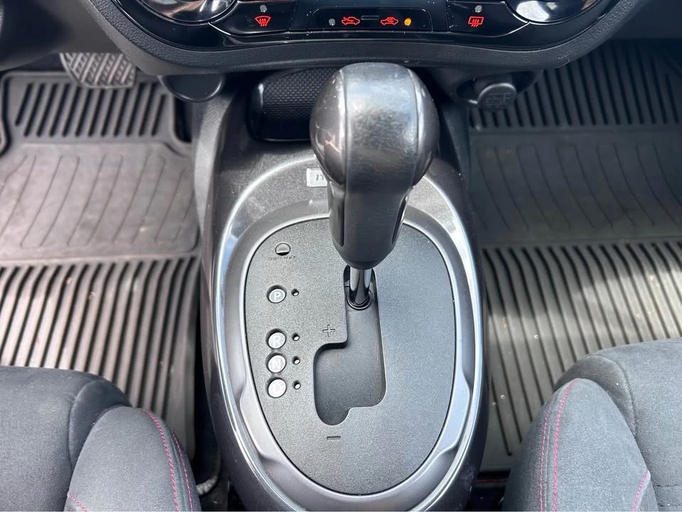 2013 Nissan Juke - Image 11 of 18