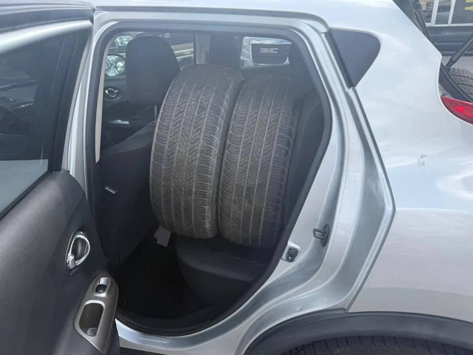 2013 Nissan Juke - Image 7 of 13