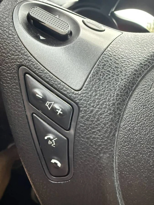 2013 Nissan Juke - Image 15 of 24