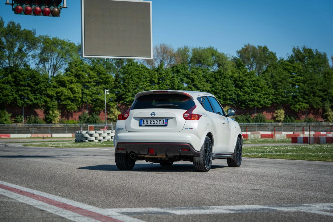 2013 Nissan Juke - Image 7 of 31