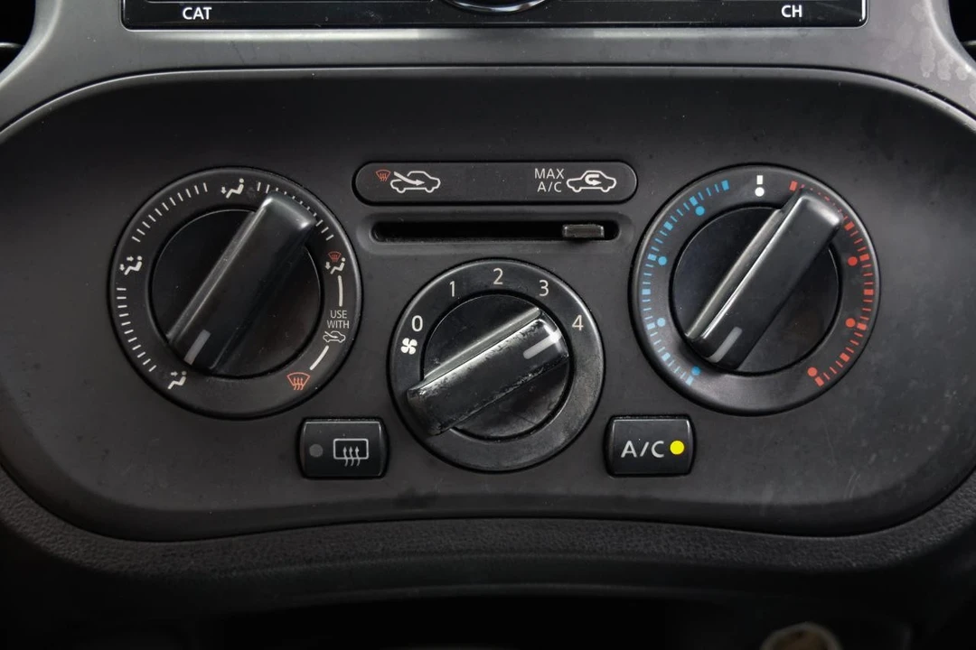 2013 Nissan Juke - Image 29 of 31
