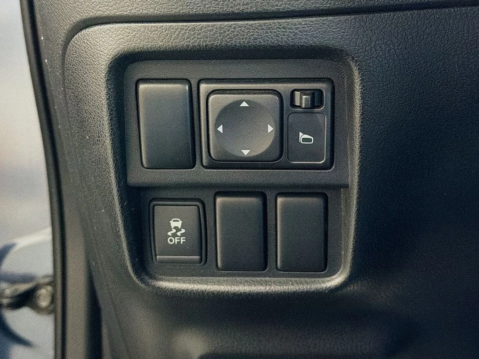 2013 Nissan Juke - Image 11 of 21