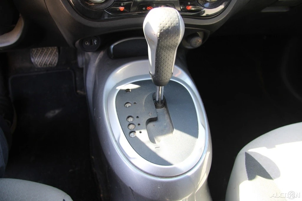 2013 Nissan Juke - Image 16 of 21