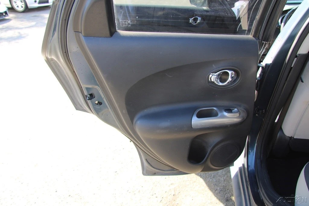 2013 Nissan Juke - Image 17 of 21