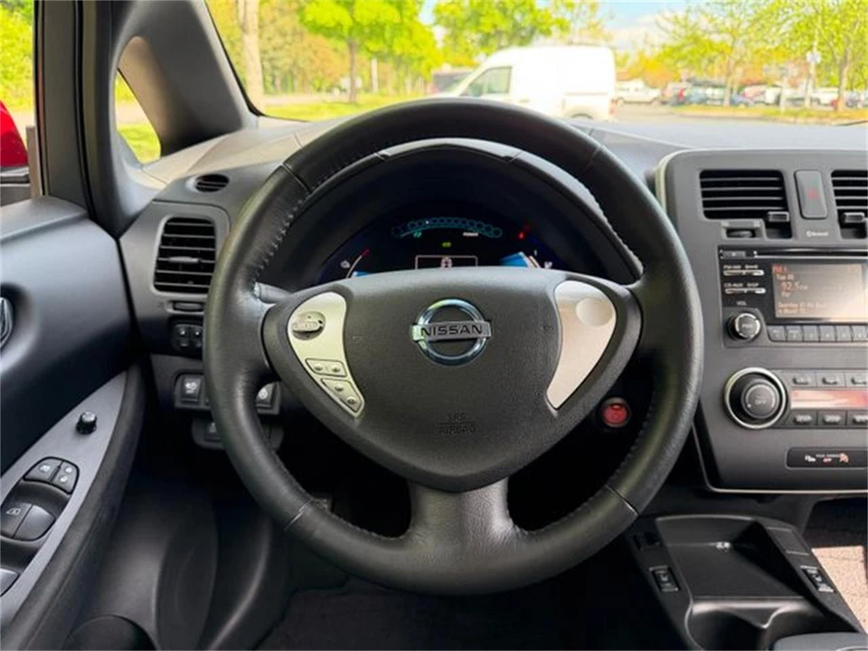 2013 Nissan Leaf - Image 28 of 31