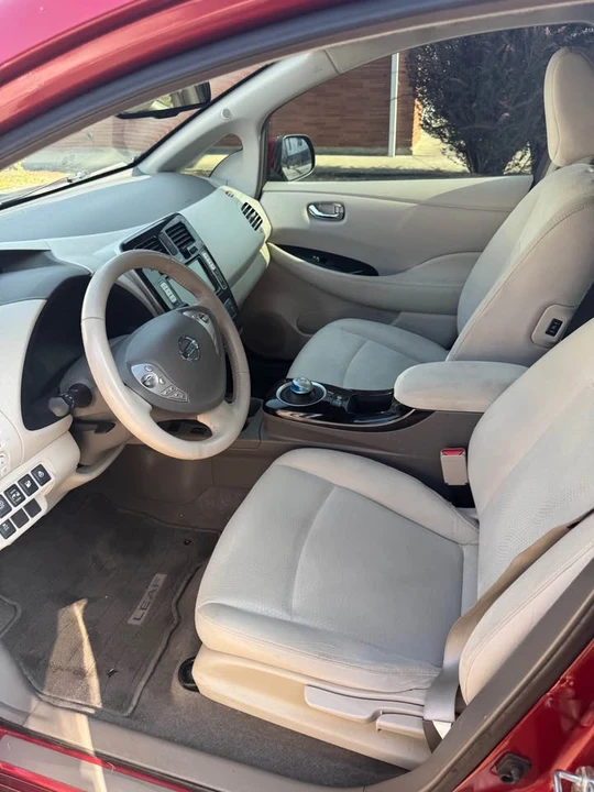 2013 Nissan Leaf - Image 12 of 13