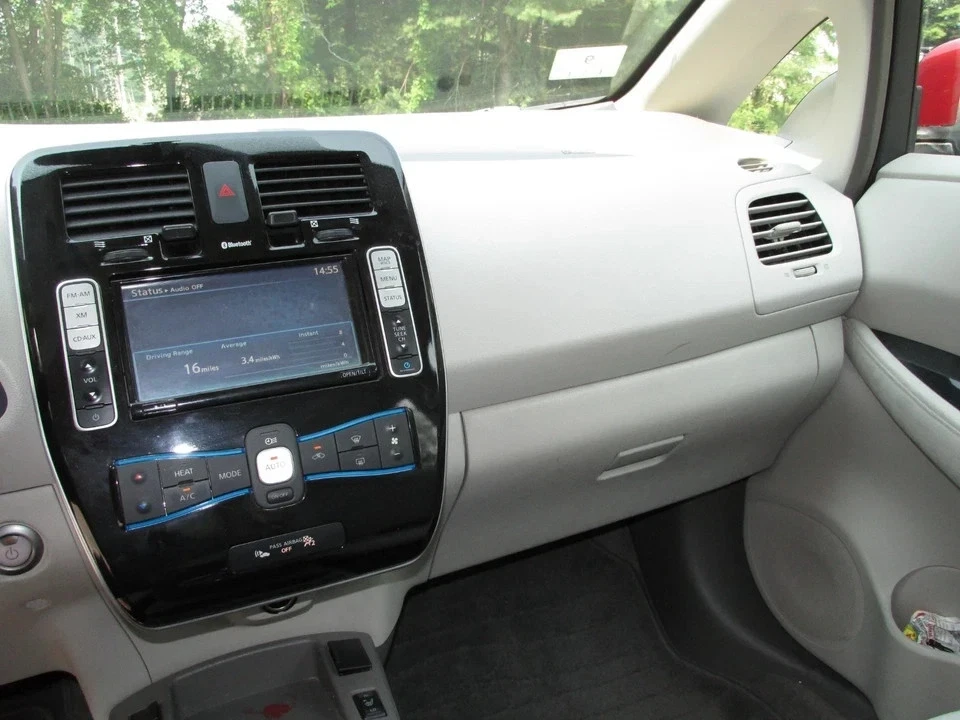 2013 Nissan Leaf - Image 11 of 17