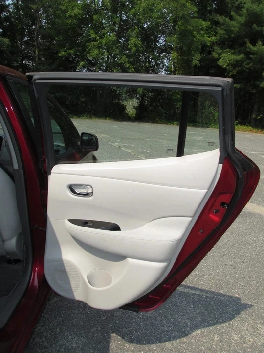 2013 Nissan Leaf - Image 10 of 17