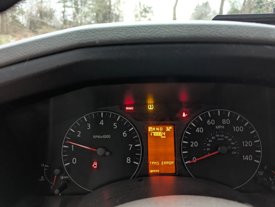 2013 Nissan NV - Image 11 of 15