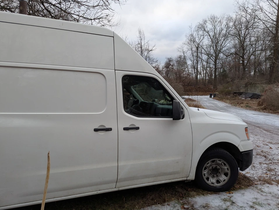 2013 Nissan NV - Image 3 of 15