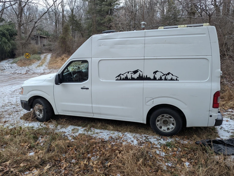 2013 Nissan NV - Image 5 of 15
