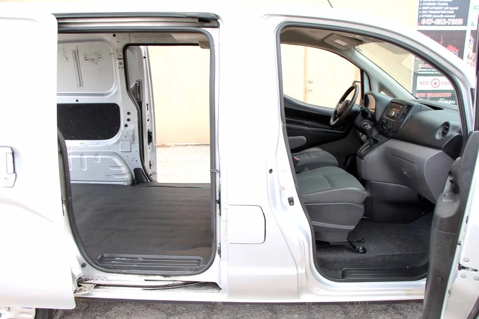2013 Nissan NV - Image 10 of 20
