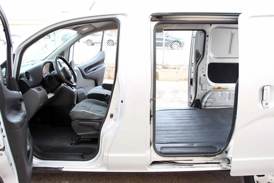 2013 Nissan NV - Image 9 of 20