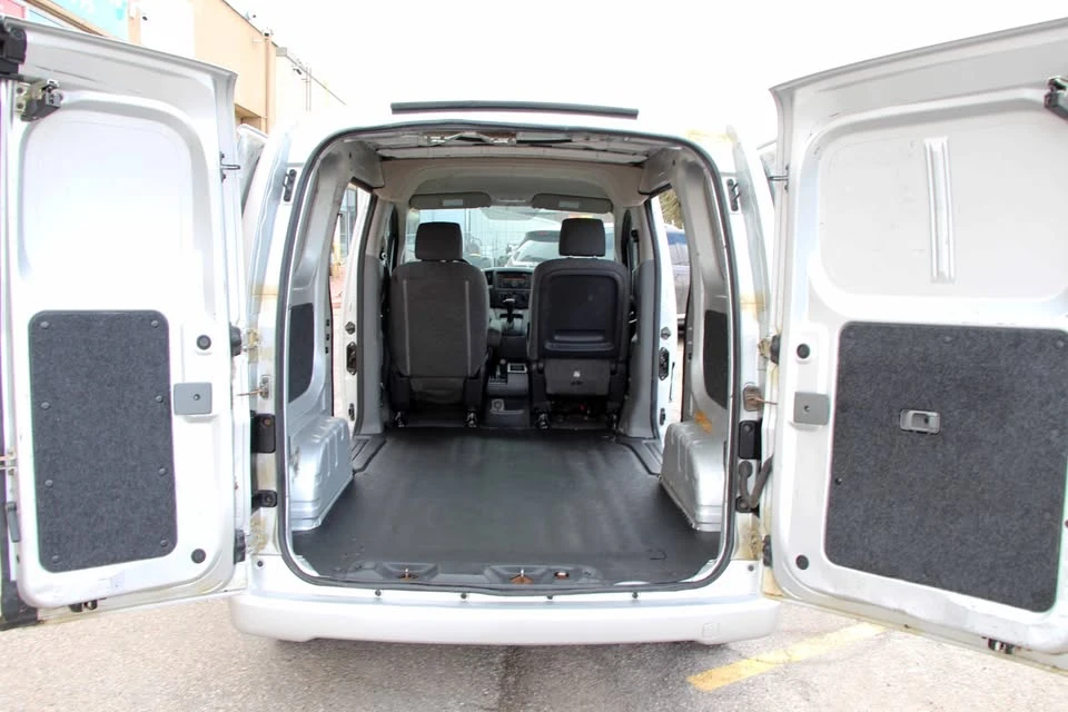 2013 Nissan NV - Image 7 of 20