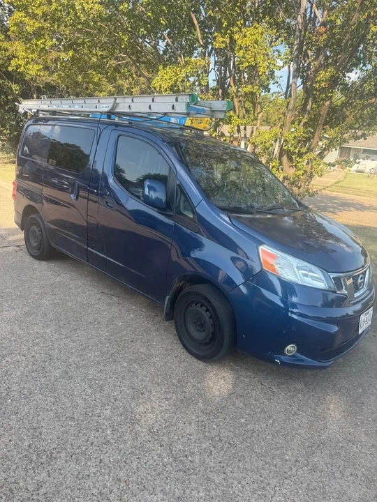 2013 Nissan NV - Image 2 of 3