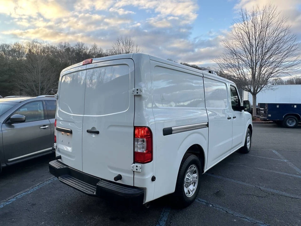 2013 Nissan NV3500 - Image 8 of 12