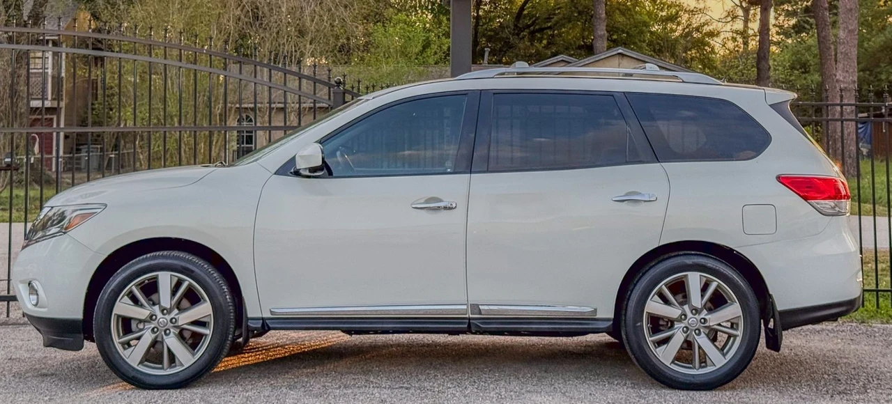 2013 Nissan Pathfinder 4th Gen - Image 3 of 12
