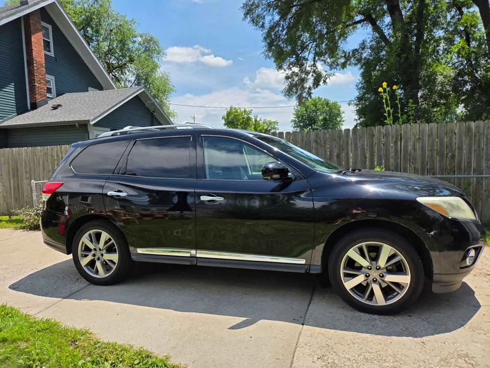 2013 Nissan Pathfinder 4th Gen - Image 2 of 11