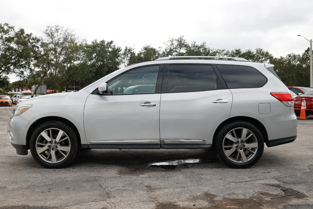 2013 Nissan Pathfinder 4th Gen - Image 3 of 12