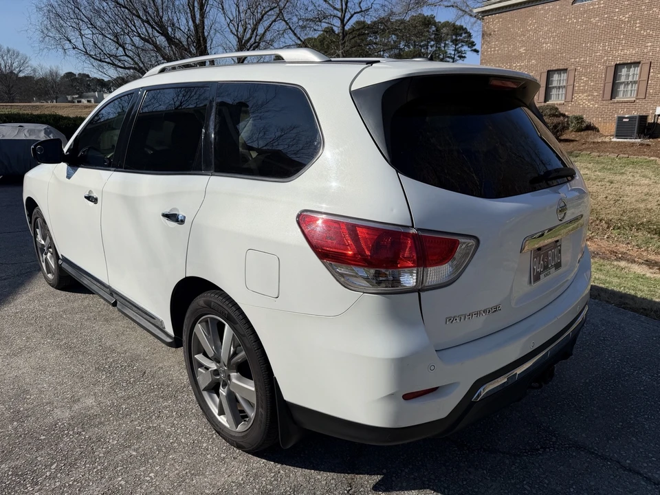 2013 Nissan Pathfinder 4th Gen - Image 4 of 12