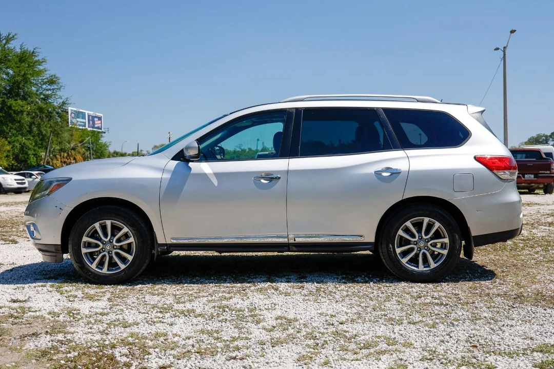2013 Nissan Pathfinder 4th Gen - Image 3 of 21