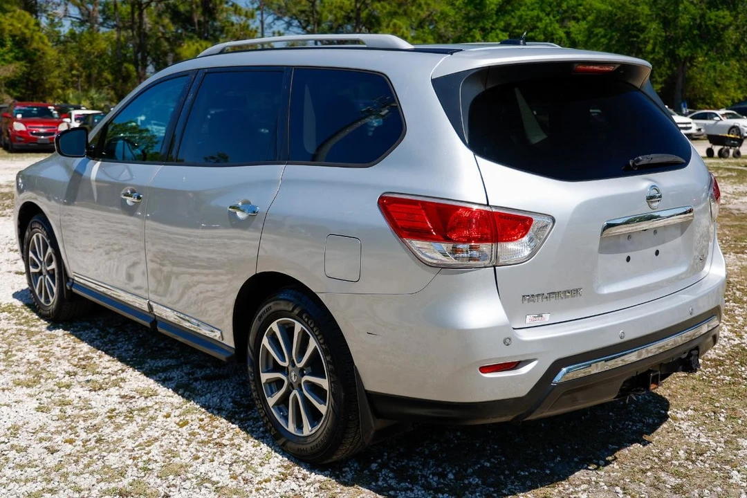 2013 Nissan Pathfinder 4th Gen - Image 5 of 21